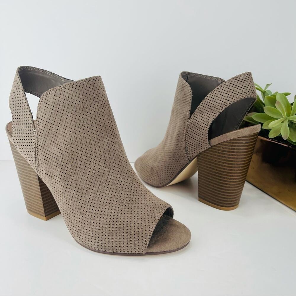 Indigo Rd. Iridella Block Heel Sandal/Bootie Size 10 Taupe Textile Open Toe/Heel